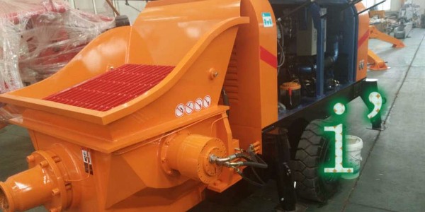 混凝土泵運轉(zhuǎn)時，在料斗內(nèi)添加水和水泥砂漿的目的是什么？