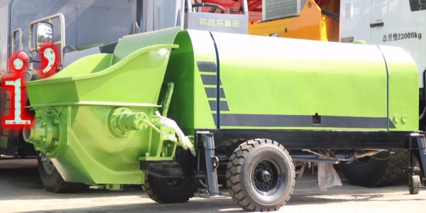 實際施工時，泵工進行哪些操作容易導致混凝土泵發生堵管？