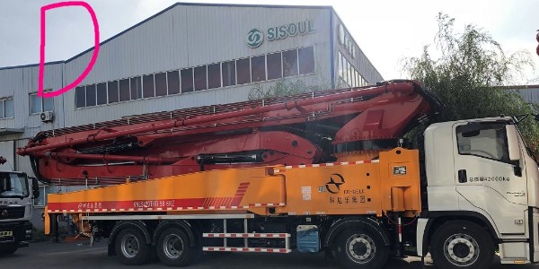 特殊環境下，小型混凝土泵車手應如何操作？